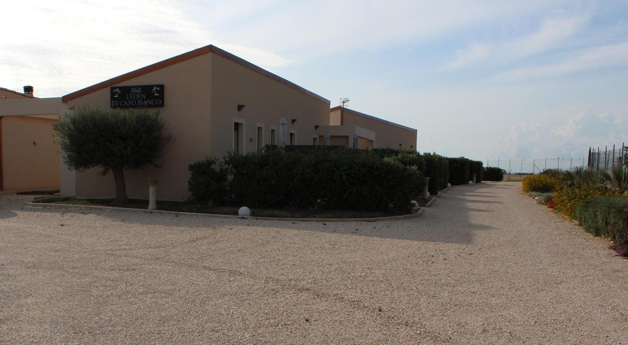 מונטאלגרו B&B L'Eden Di Capo Bianco מראה חיצוני תמונה